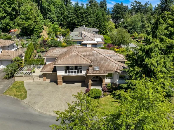 948 Boulderwood Rise, Saanich, BC V8Y 3G5