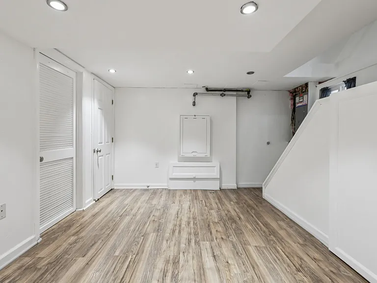 56 Gordon St — Photo 30
