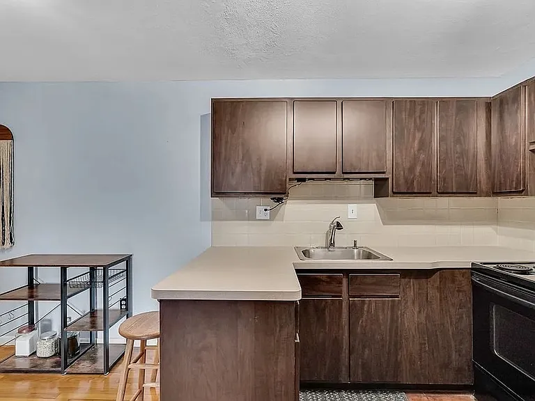 50 Seymour St #15 — Photo 11
