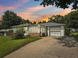 419 Mountain Ave, Waukesha, WI 53188