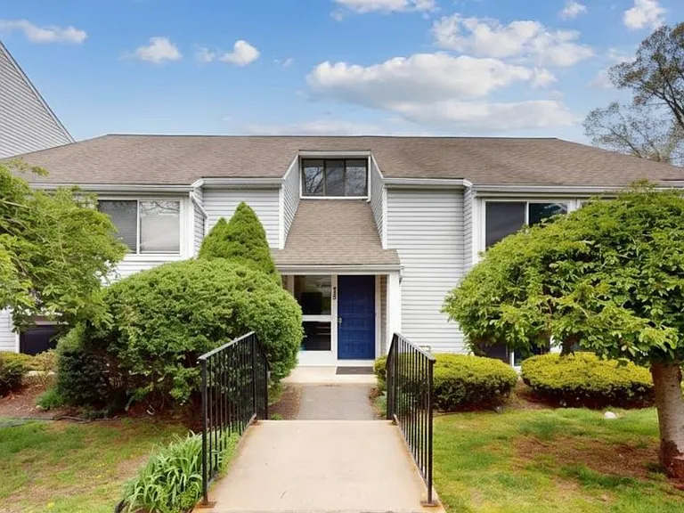 75 Brookwood Dr #D — Photo 18