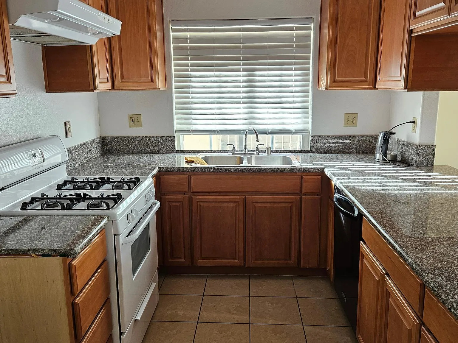 404 La France Ave — Photo 2