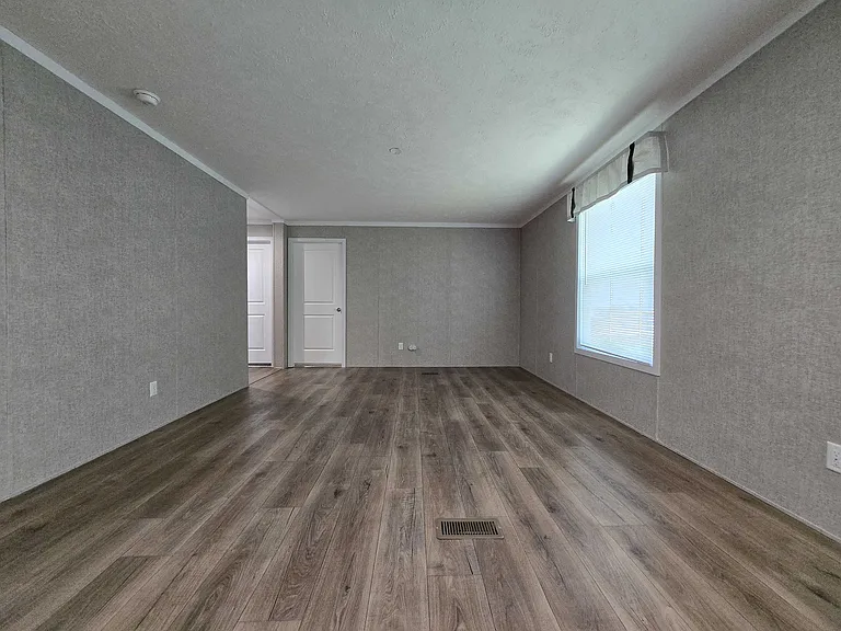 29800 Guilford Cir #423 — Photo 21