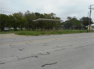1300 W 2nd St, Taylor, TX 76574