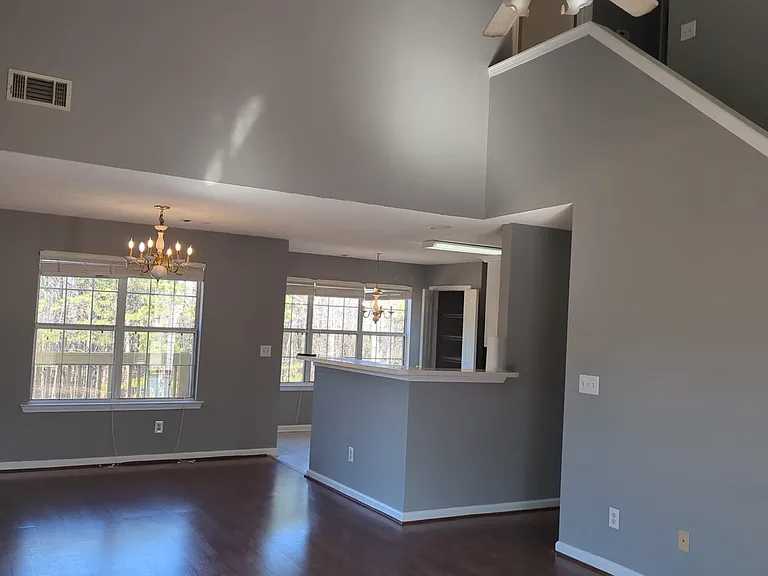 705 Dover Ct — Photo 4