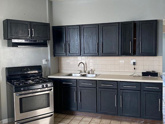 5th image of 2925 N Lawndale Ave #1
