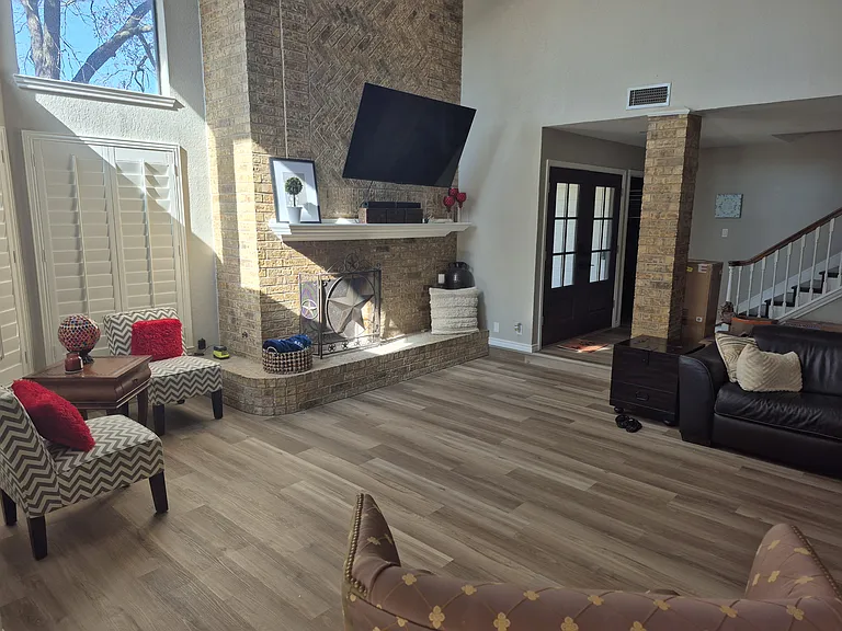 Middlefield Dr — Photo 5