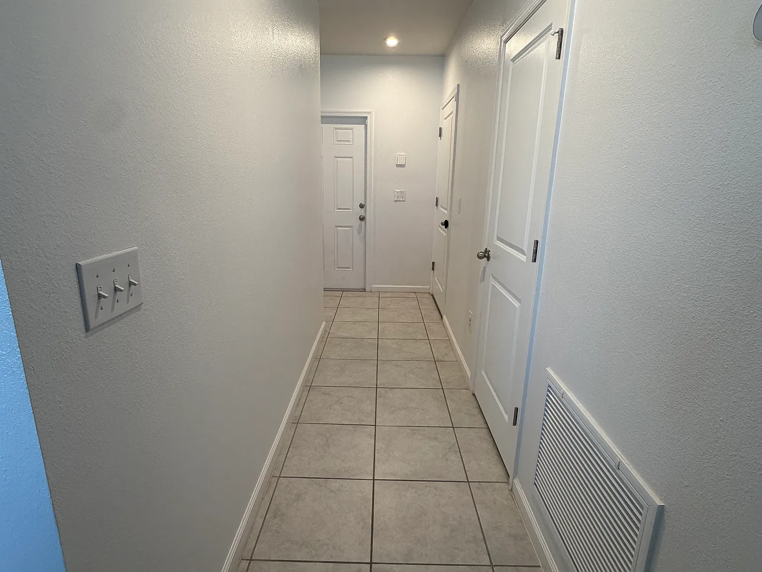 216 Fiddlewood Ct — Photo 3