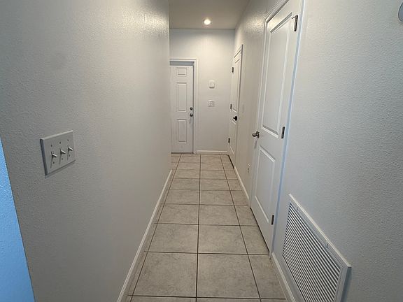 3rd image of 216 Fiddlewood Ct