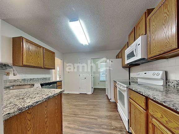 3rd image of 2916 Large Oak Ln