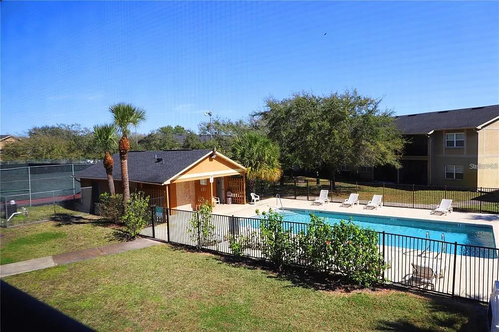 2 bed, 2.0 bath, 905 sqft, $1,500 — Photo 2