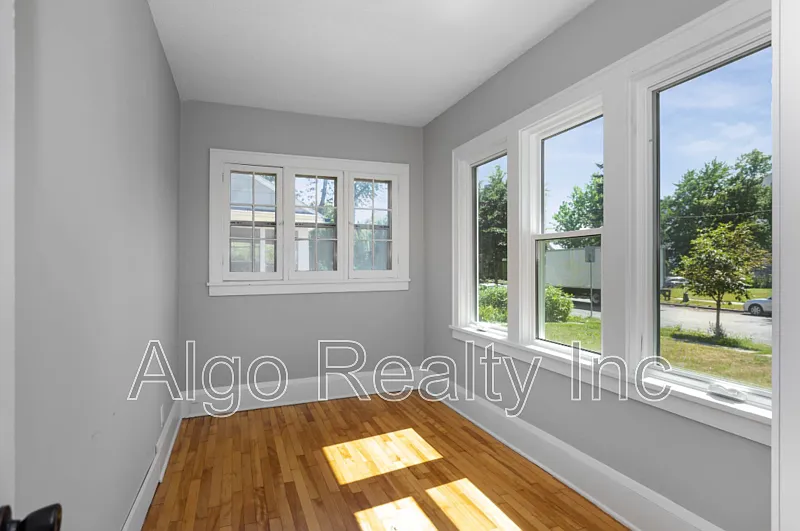 3 bed, 1.0 bath, 1108 sqft, $1,695 — Photo 4