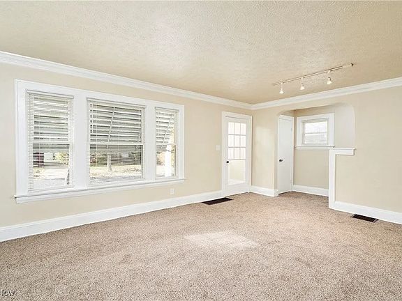 3rd image of 965 Whitby Rd