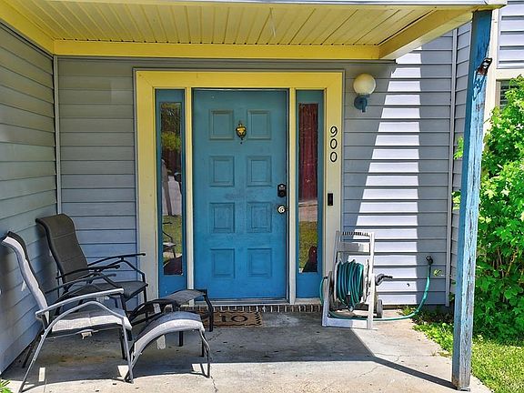 4th image of 900 Meadowburm Cir