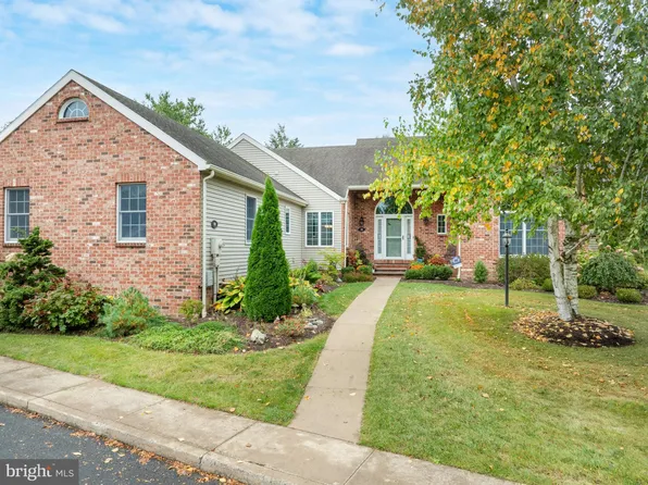 108 Colonial Ct, State College, PA 16801