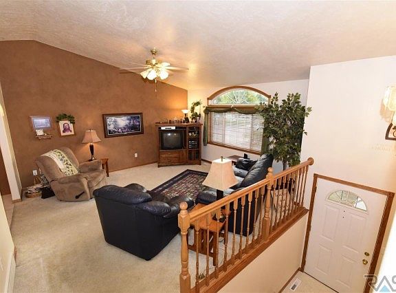 2nd image of 614 Grand Ave