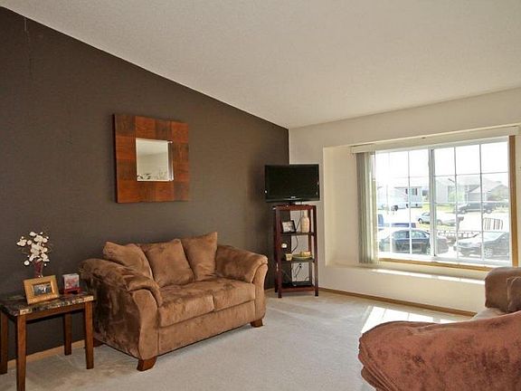 4th image of 113 Evergreen Cir