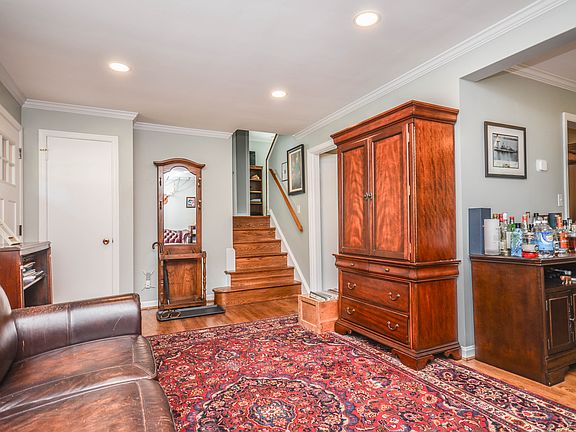 5th image of 5324 Taney Ave