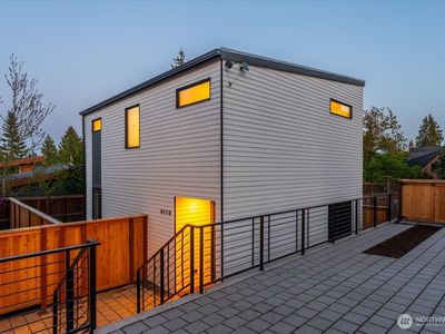 4118 Burke Avenue N, Seattle, WA, 98103