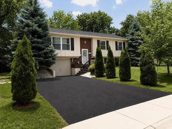 36 Red Haw Ln, Lake Zurich, IL 60047