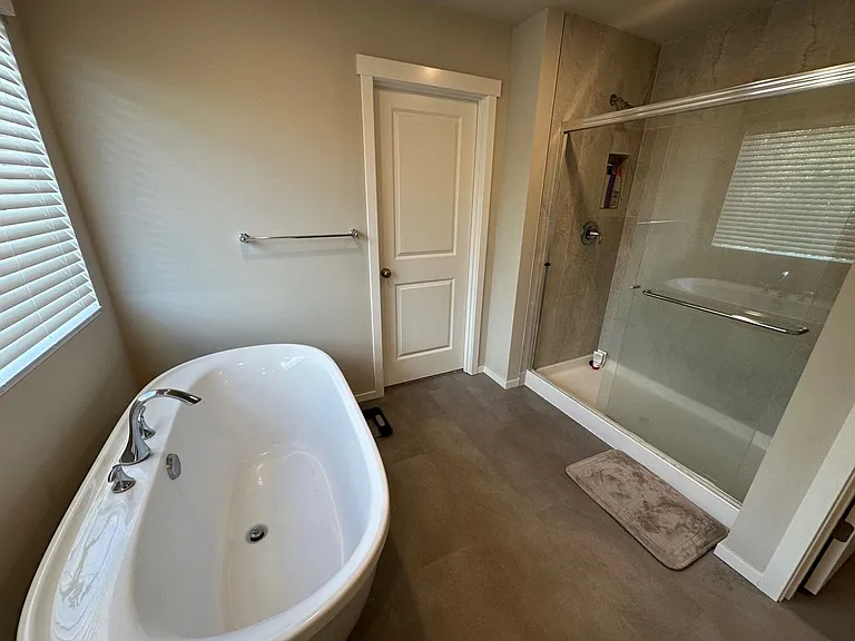 2406 Hyde Ct NE — Photo 10