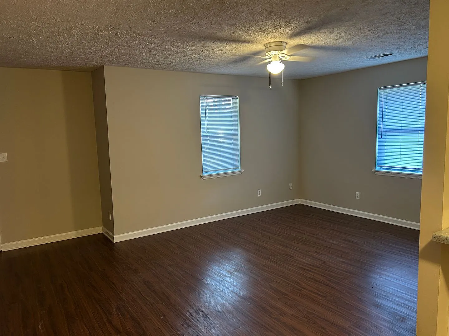 1011/1013 Wellington Dr — Photo 2
