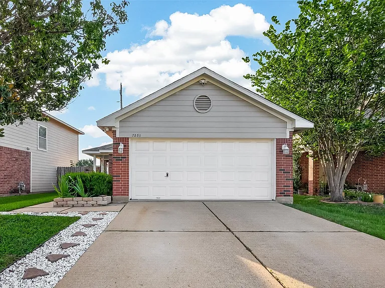 7231 River Pines Dr — Photo 2