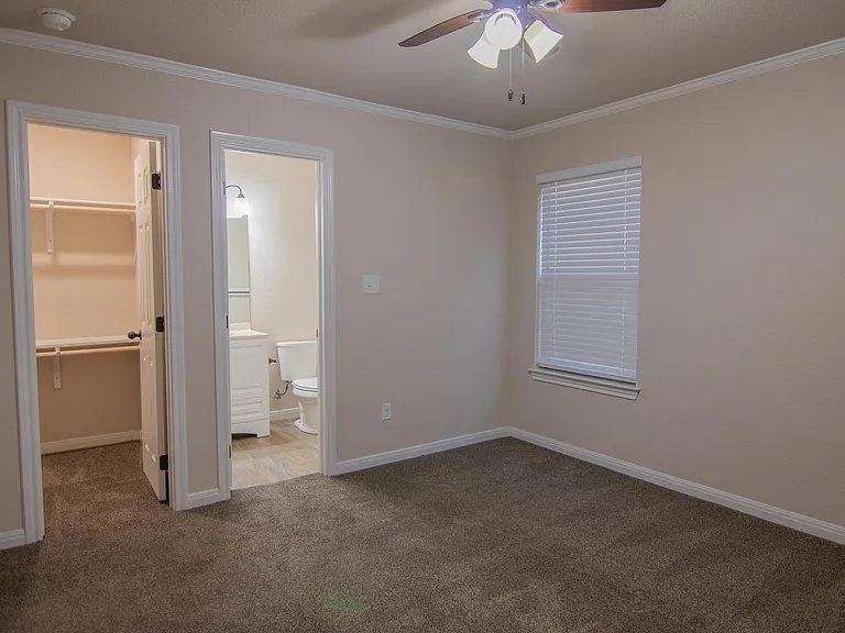 Creekside Apartments — Photo 17