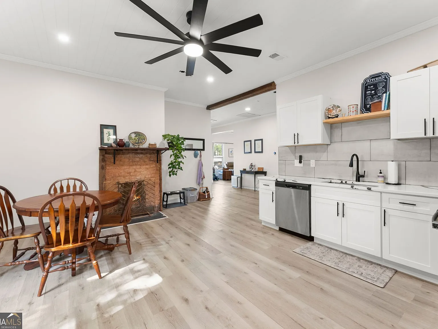 3 bed, 2.0 bath, 2000 sqft, $2,200 — Photo 4