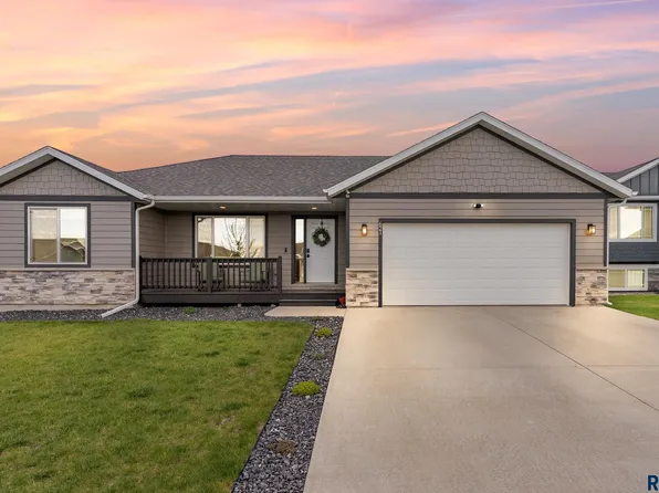 621 Prairieside Trl, Harrisburg, SD 57032
