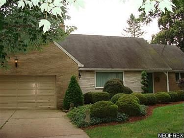 3rd image of 1420 Manor Dr