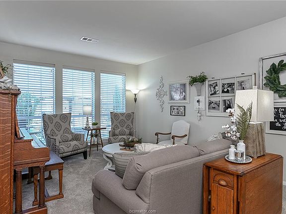 2nd image of 1723 Starling Dr