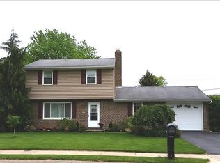 324 W Spring St, Fleetwood, PA 19522
