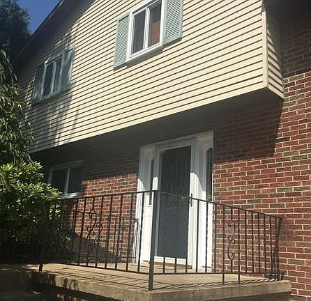 2nd image of 715 Woodlawn Dr