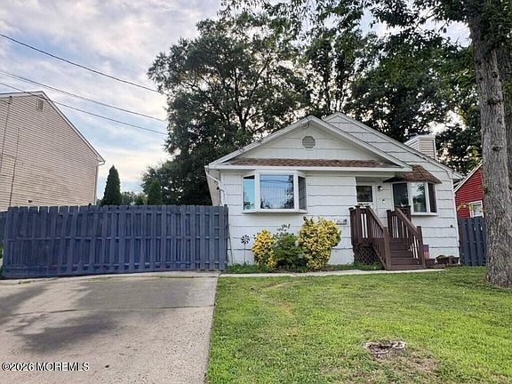 3rd image of 826 Arbordale Drive