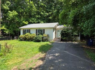 3711 Country Club Rd, Winston Salem, NC 27104