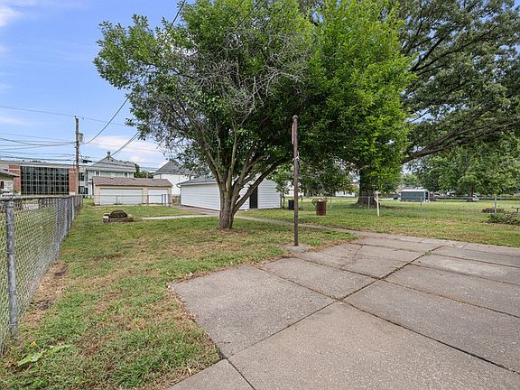 5th image of 618 W 17th St