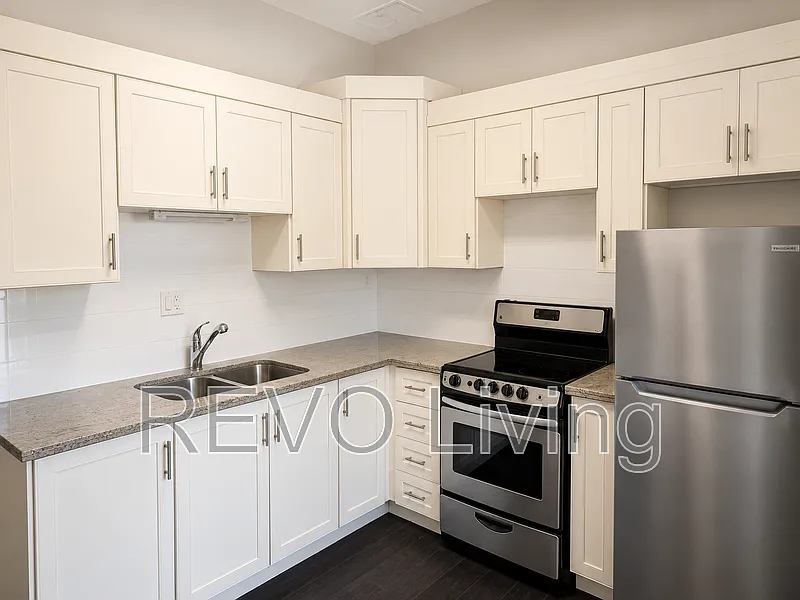 477 King St E #463