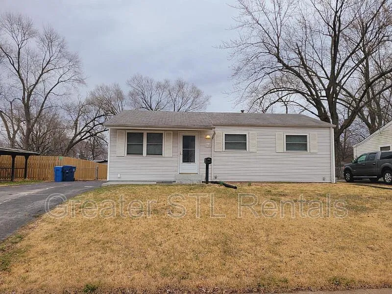 2350 Grants Pkwy photo 1