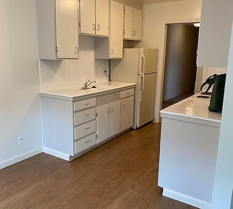 4th image of 3100 Vicente St #202