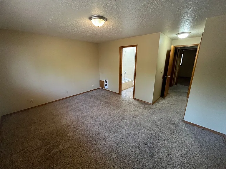 2858 NE Daggett Ln — Photo 7
