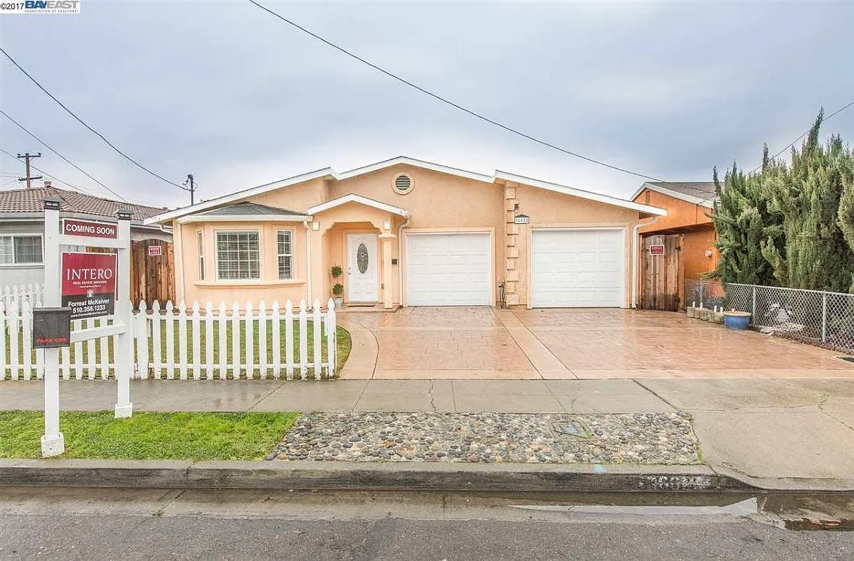 36625 Leone St photo 1