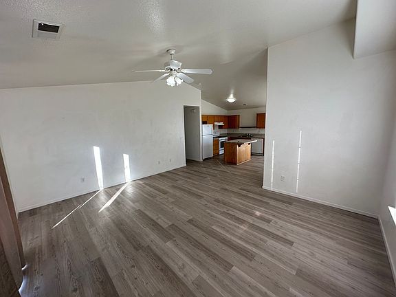 5th image of 330 Soaring Way Unit B