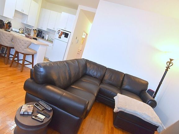 4th image of 60 W 75th St APT 3C