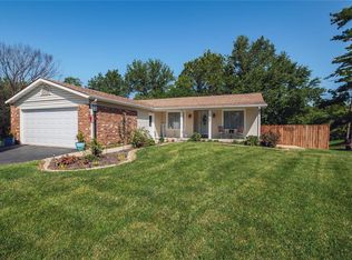 12203 Oakwilde Ct, Maryland Heights, MO 63043