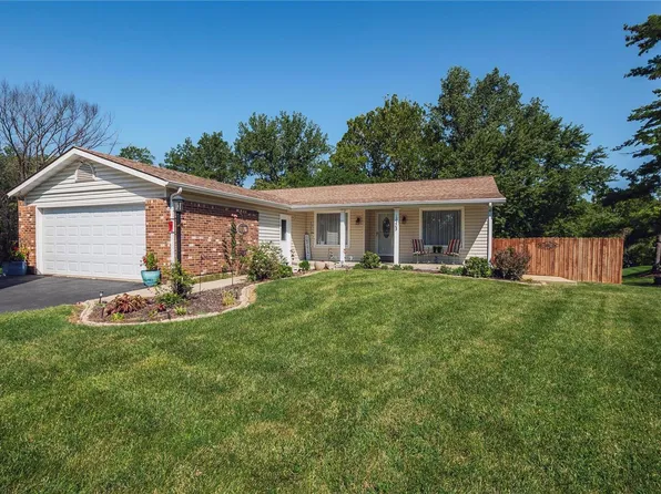 12203 Oakwilde Ct, Maryland Heights, MO 63043