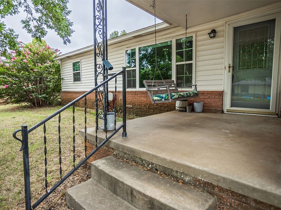 1st image of 806 N Myrtle Dr
