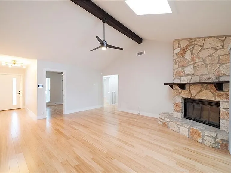 2515 Berkett Dr — Photo 10