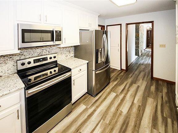 2nd image of 440 Dogleg Ct