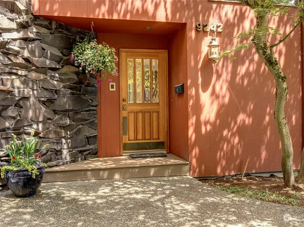 9242 SE 46th Street, Mercer Island, WA 98040